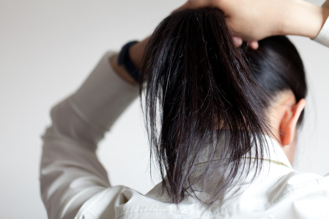 【博士の育毛診療日誌】ヘアスタイルが女性の脱毛の原因に！薄毛の改善方法は？